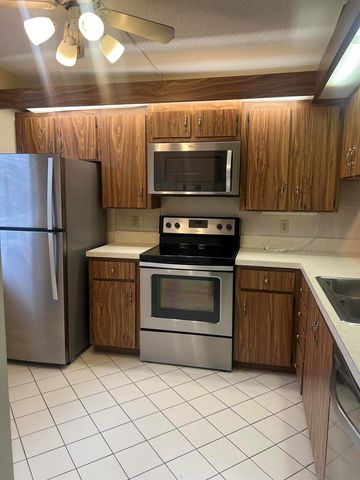 3636 Whitehall Drive 204, West Palm Beach, FL 33401