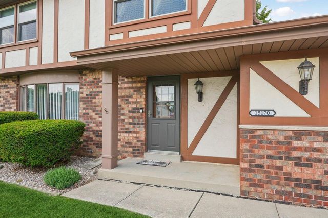15170 W Kingsway DRIVE, New Berlin, WI 53151
