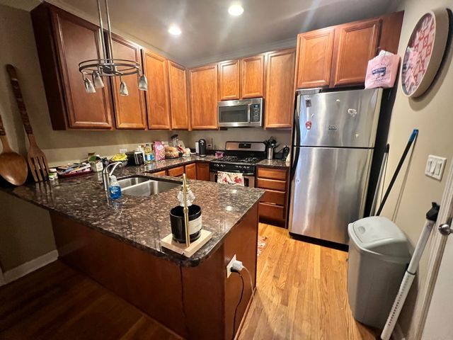 3709 N Kenneth Avenue 218, Chicago, IL 60641