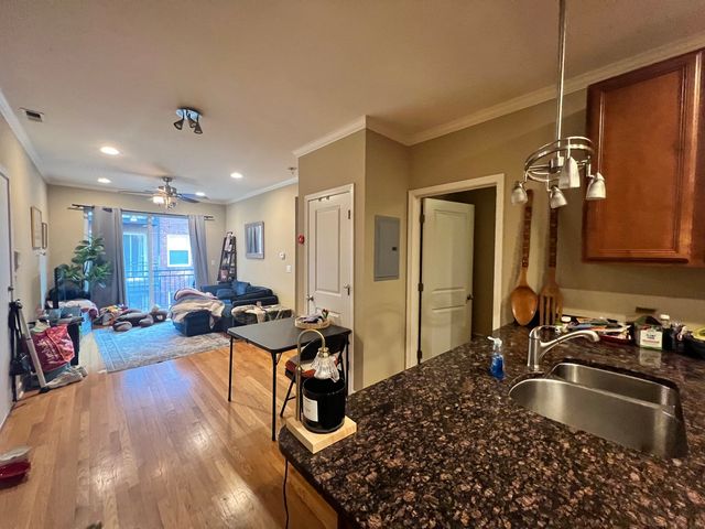 3709 N Kenneth Avenue 218, Chicago, IL 60641