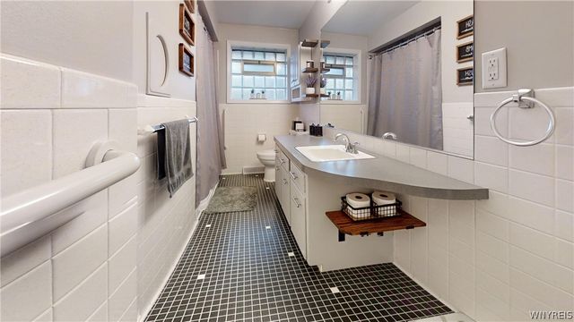 34 Wiesner Rd Road, Lackawanna, NY 14218