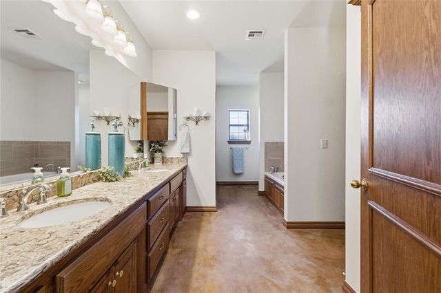 7001 S Cimarron Road, Yukon, OK 73099