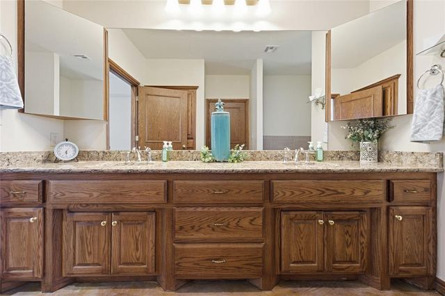 7001 S Cimarron Road, Yukon, OK 73099