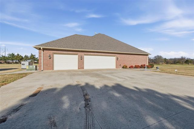 7001 S Cimarron Road, Yukon, OK 73099