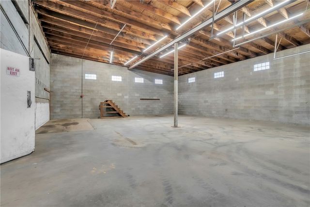 412 S Main St, City Of But Sw, PA 16001
