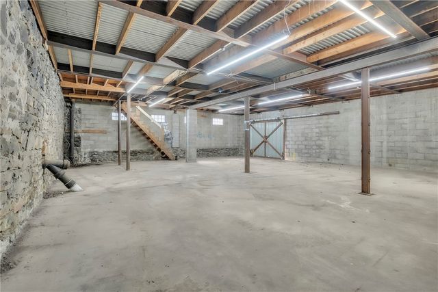 412 S Main St, City Of But Sw, PA 16001