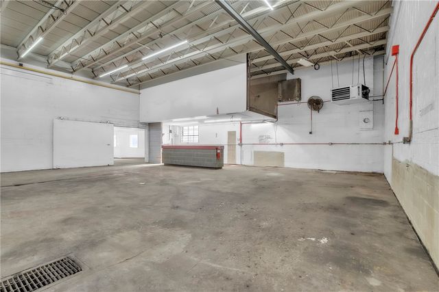 412 S Main St, City Of But Sw, PA 16001