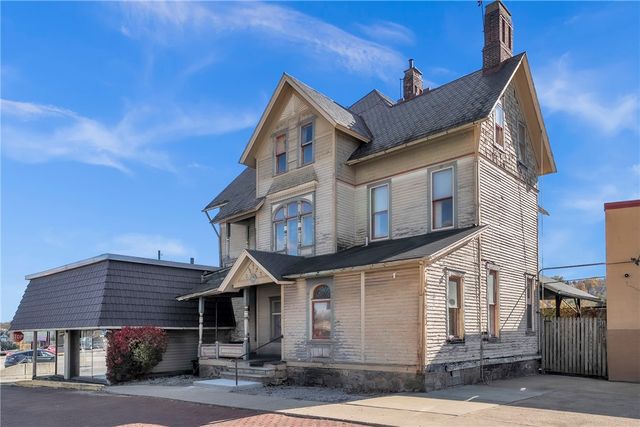 412 S Main St, City Of But Sw, PA 16001