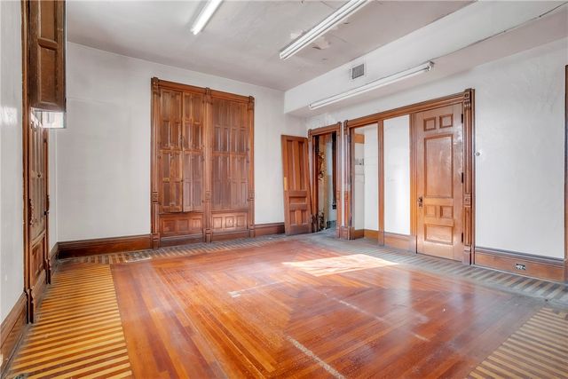 412 S Main St, City Of But Sw, PA 16001