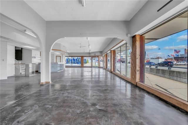 412 S Main St, City Of But Sw, PA 16001