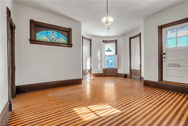 412 S Main St, City Of But Sw, PA 16001