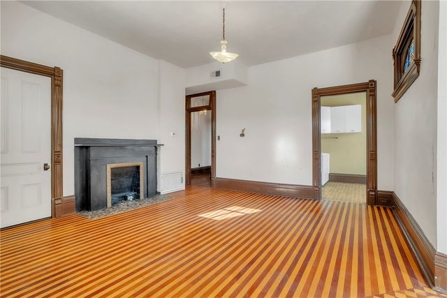 412 S Main St, City Of But Sw, PA 16001