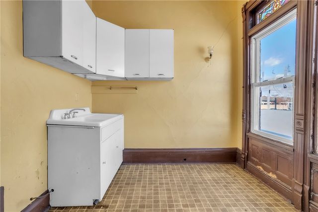 412 S Main St, City Of But Sw, PA 16001
