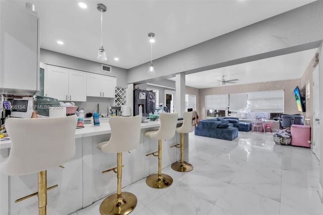 860 NE 142nd St, North Miami, FL 33161