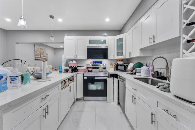 860 NE 142nd St, North Miami, FL 33161