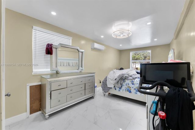 860 NE 142nd St, North Miami, FL 33161