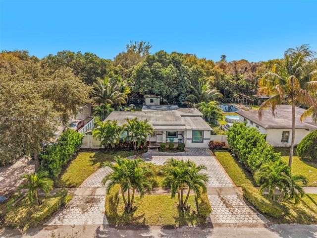 860 NE 142nd St, North Miami, FL 33161