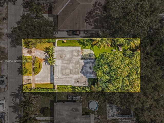 860 NE 142nd St, North Miami, FL 33161