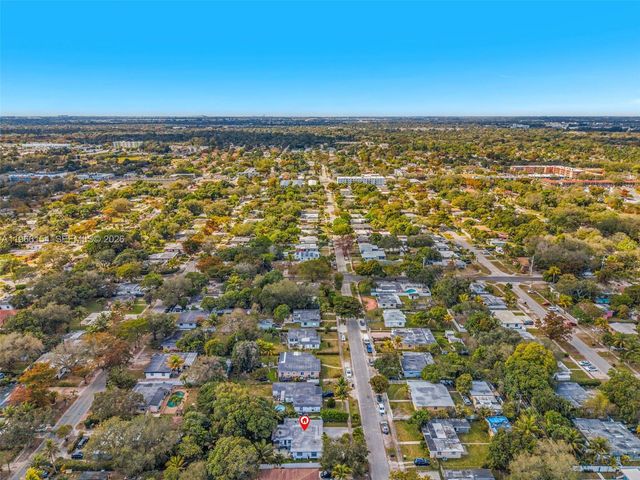 860 NE 142nd St, North Miami, FL 33161