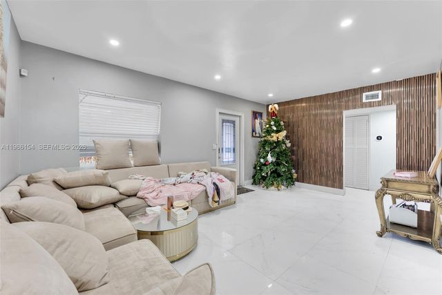 860 NE 142nd St, North Miami, FL 33161