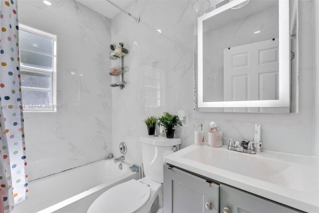 860 NE 142nd St, North Miami, FL 33161