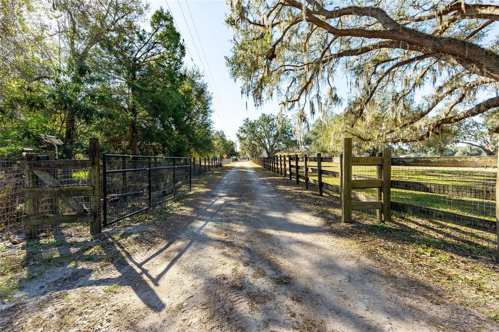 Image 2 of property listing at 27430 MILLER ROAD, Dade City, FL 33525