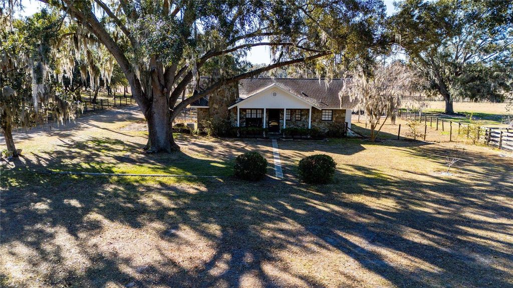 Image 12 of property listing at 27430 MILLER ROAD, Dade City, FL 33525