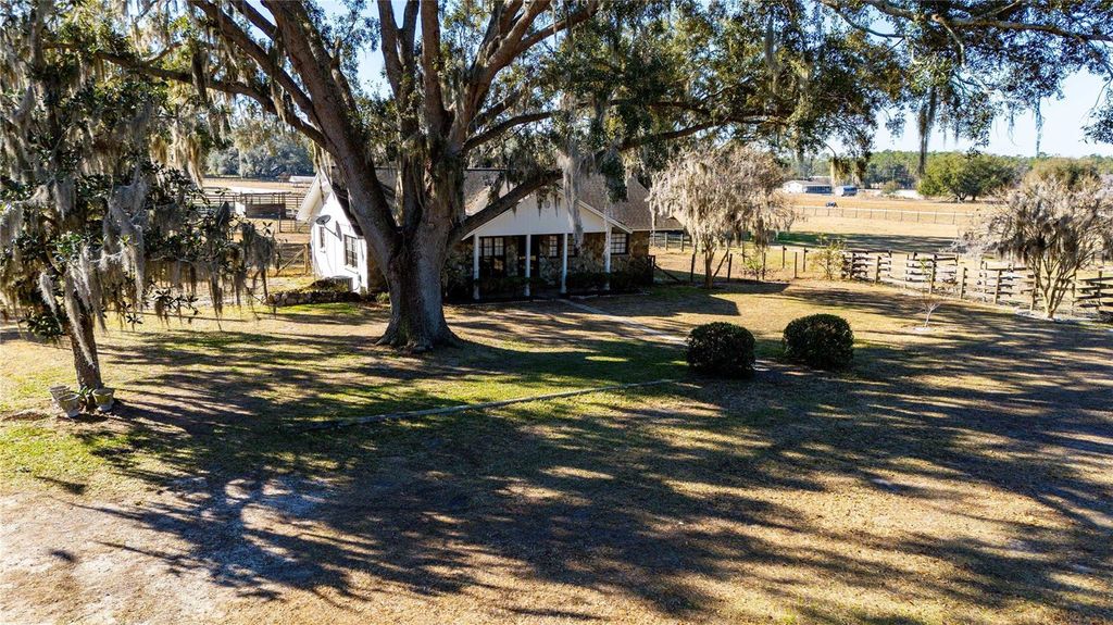 Image 13 of property listing at 27430 MILLER ROAD, Dade City, FL 33525