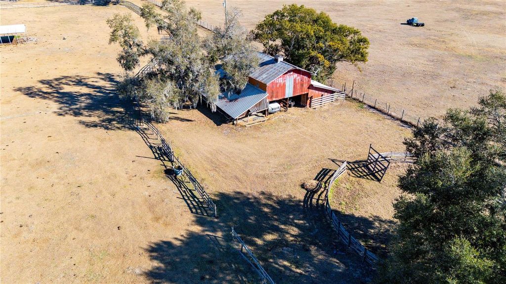 Image 6 of property listing at 27430 MILLER ROAD, Dade City, FL 33525