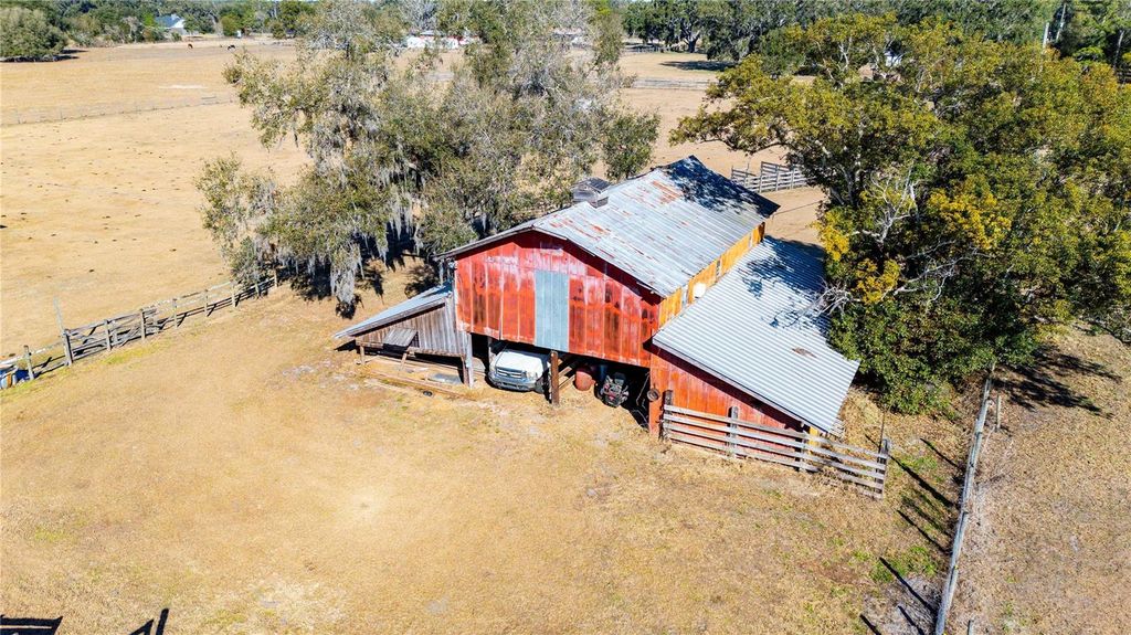 Image 7 of property listing at 27430 MILLER ROAD, Dade City, FL 33525