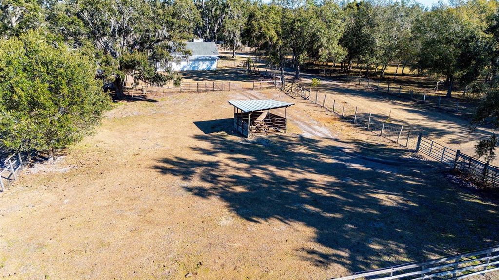 Image 9 of property listing at 27430 MILLER ROAD, Dade City, FL 33525