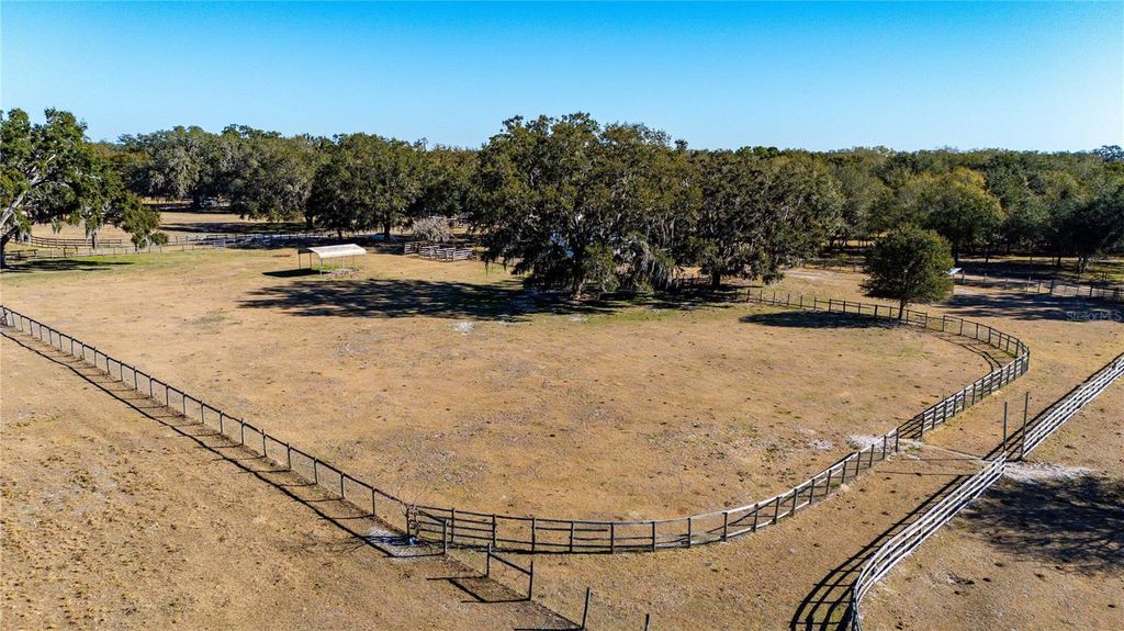 Image 10 of property listing at 27430 MILLER ROAD, Dade City, FL 33525