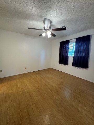 704 Holly Hill Road, Edmond, OK 73003
