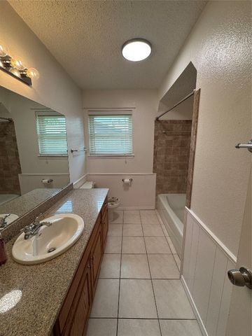 704 Holly Hill Road, Edmond, OK 73003