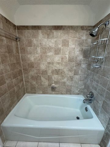 704 Holly Hill Road, Edmond, OK 73003