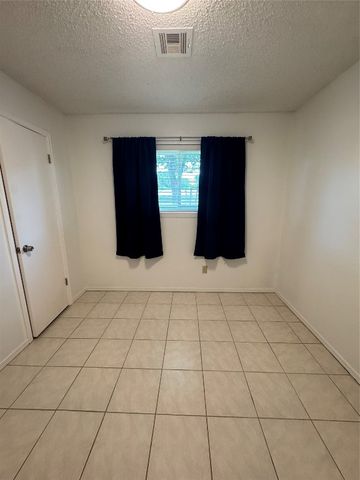 704 Holly Hill Road, Edmond, OK 73003