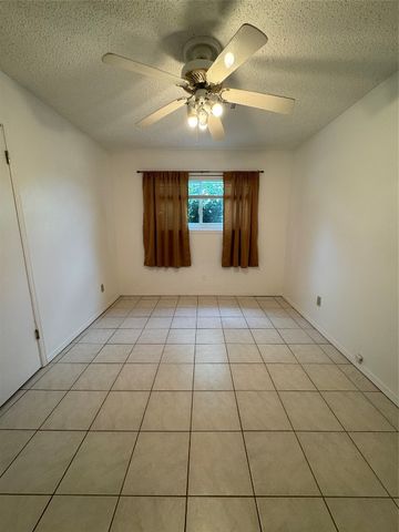 704 Holly Hill Road, Edmond, OK 73003
