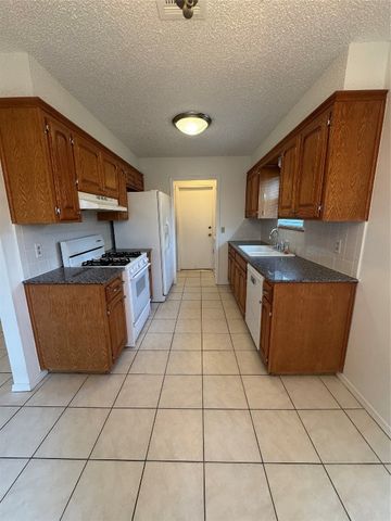 704 Holly Hill Road, Edmond, OK 73003