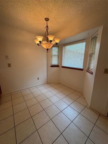 704 Holly Hill Road, Edmond, OK 73003