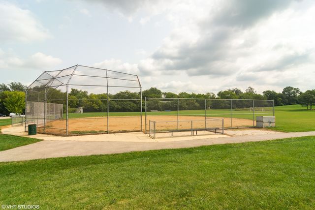 579 Morningside Drive 7, Roselle, IL 60172