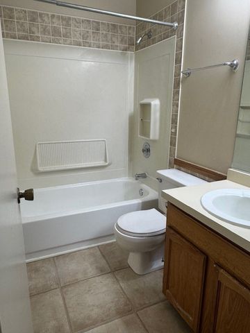 579 Morningside Drive 7, Roselle, IL 60172