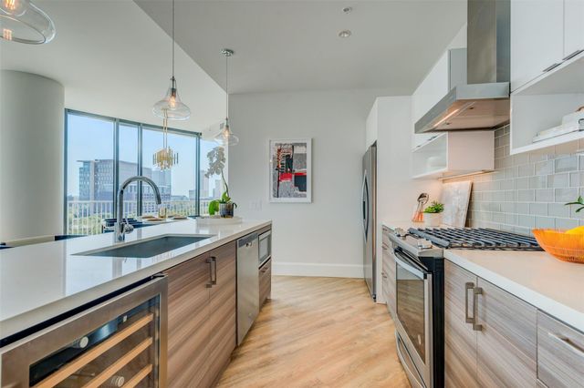 3333 Lake Street 9H, Houston, TX 77098