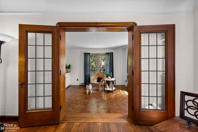 818 Cadieux Road, Grosse Pointe, MI 48230