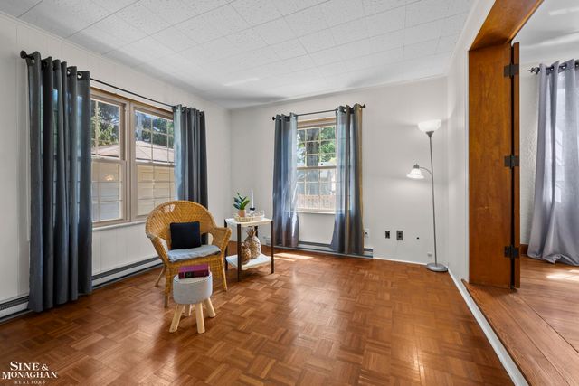 818 Cadieux Road, Grosse Pointe, MI 48230
