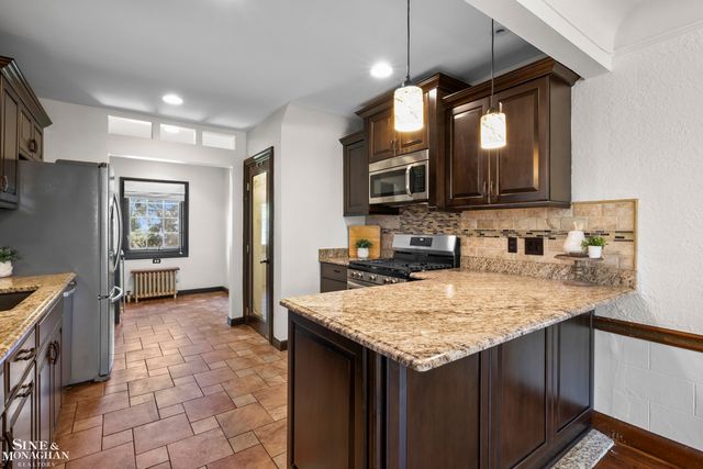 818 Cadieux Road, Grosse Pointe, MI 48230