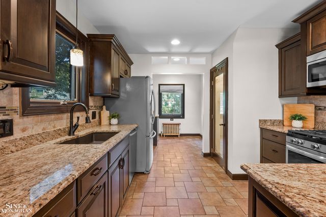 818 Cadieux Road, Grosse Pointe, MI 48230