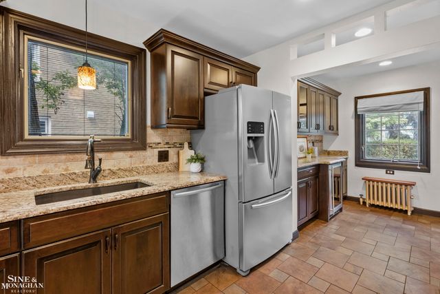 818 Cadieux Road, Grosse Pointe, MI 48230