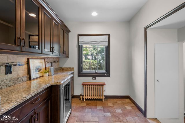 818 Cadieux Road, Grosse Pointe, MI 48230