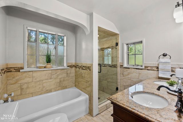 818 Cadieux Road, Grosse Pointe, MI 48230