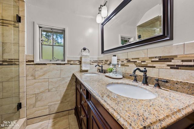 818 Cadieux Road, Grosse Pointe, MI 48230